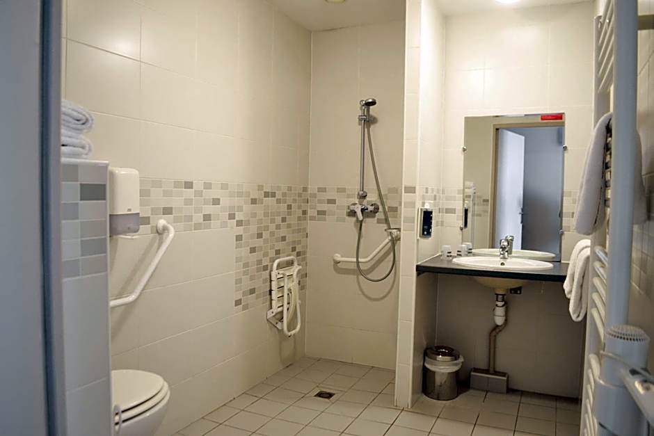 Brit Hotel Le Surcouf