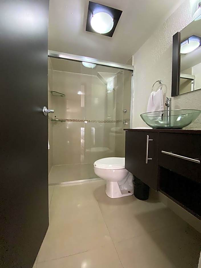 Grupo Kings Suites Chimborazo 567