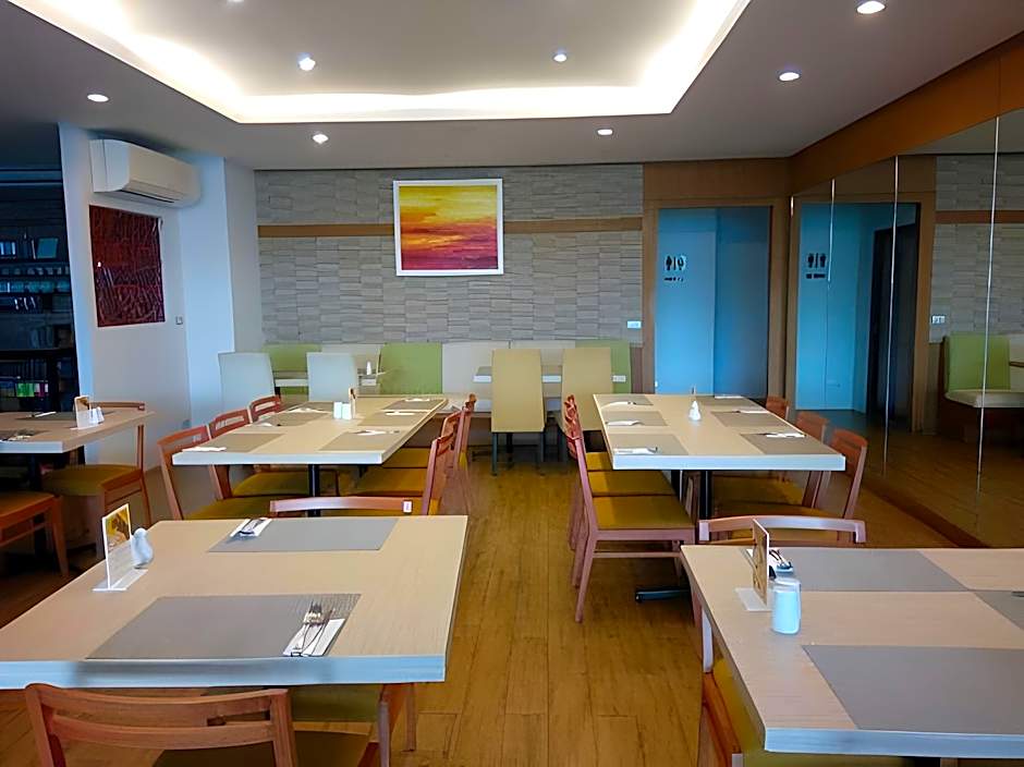 CRYSTAL JADE  RAYONG HOTEL