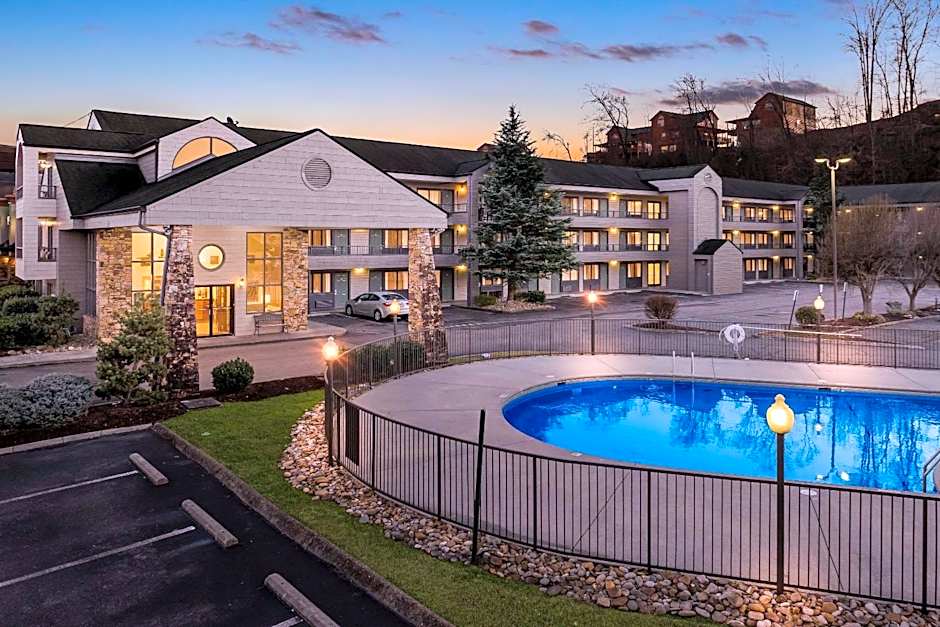 Quality Inn & Suites At Dollywood Lane