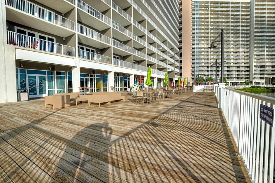 Laketown Wharf 1035 By Aneliya