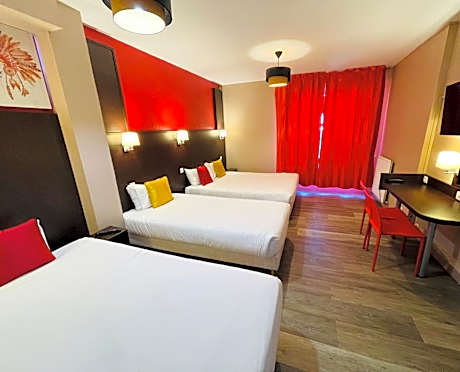 1 Double Bed 2 Single Beds