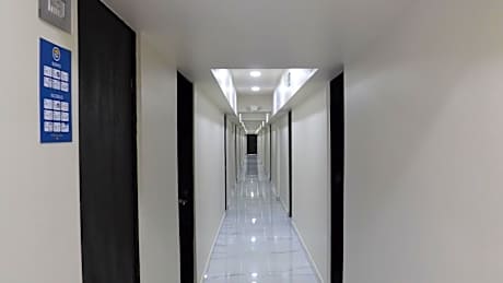 HOTEL MISION 11