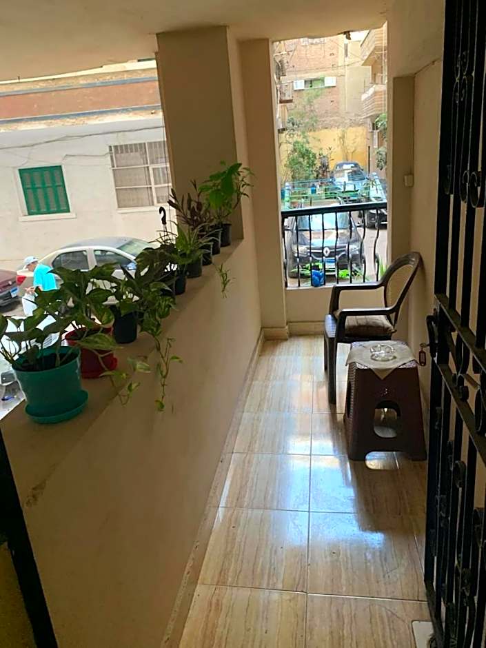 Nice luxurious stay in a modern airconditioned suite , Flat screen TVs, Free Wi-Fi, balcony in the heart of Alexandria