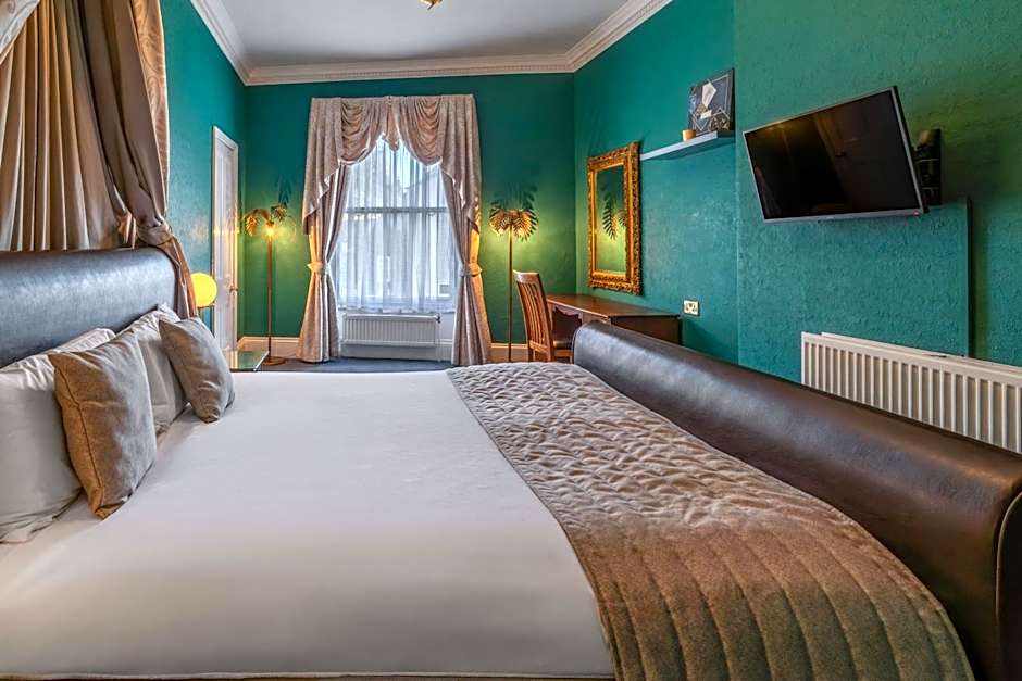 Royal Hotel