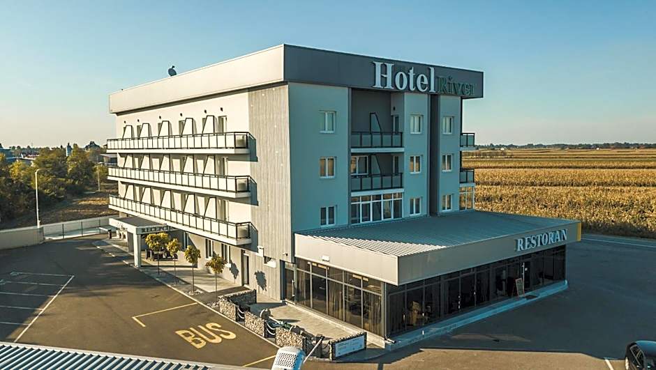 Hotel River