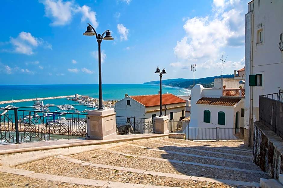 B&B Marina Sleep And Ship