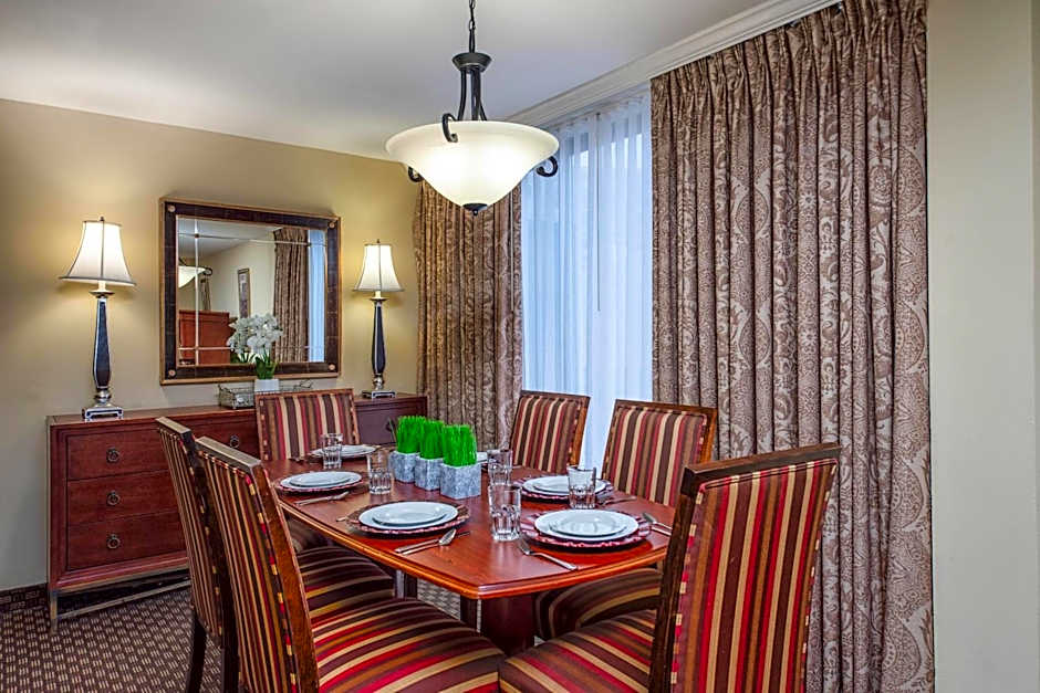 Clarion Collection Arlington Court Suites Hotel