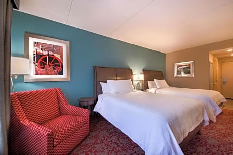 2 Queen Hearing Accessible Room
