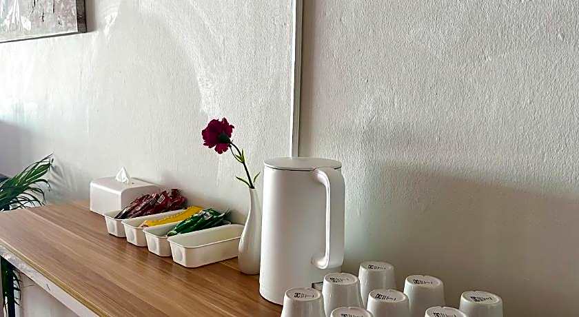 Montana Hotel & Hostel Phuket