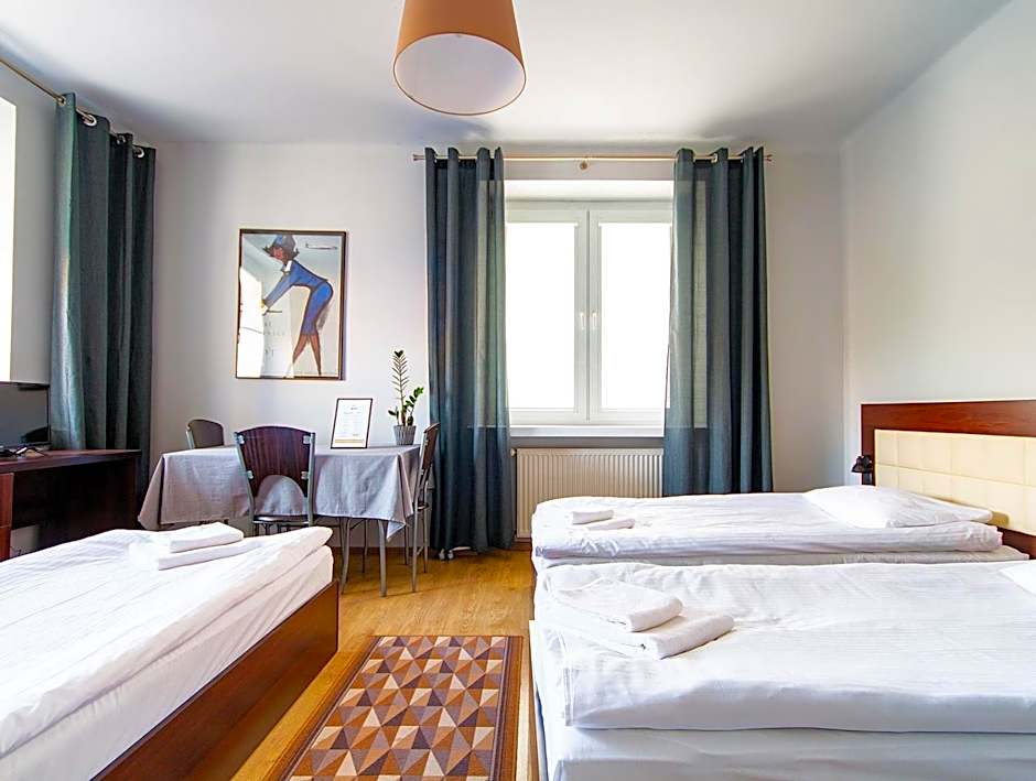 Avion Hotel