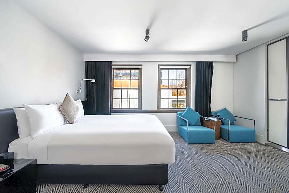 Peppers Gallery Hotel