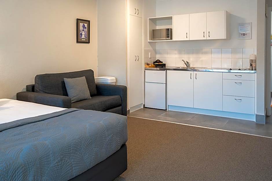 Hananui Lodge and Apartments