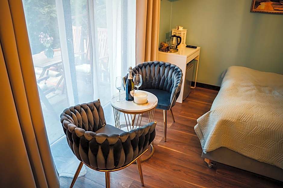 Sztutowo Lazurowy Dwór - Apartamenty oraz Pokoje z Parkingiem