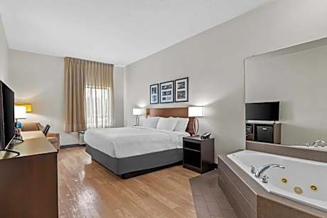 King Suite - Non-Smoking
