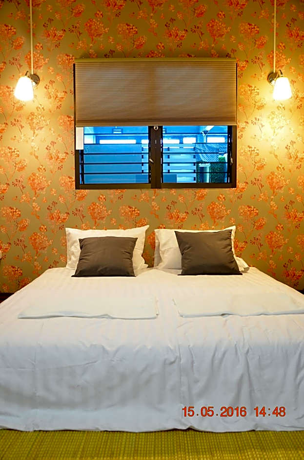 Goodfellas Thong lo Hostel #NO CHECK IN AFTER 5 PM-CHECK IN TIME NEEDED#