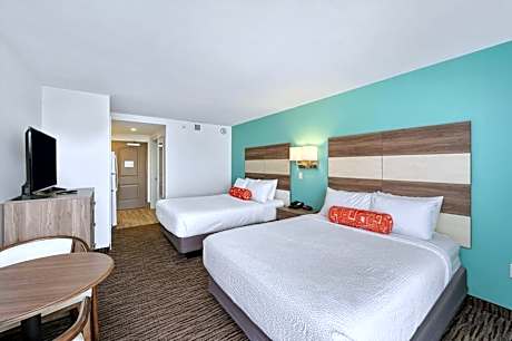 City View with Balcony, 2 Queen Beds and Kitchenette