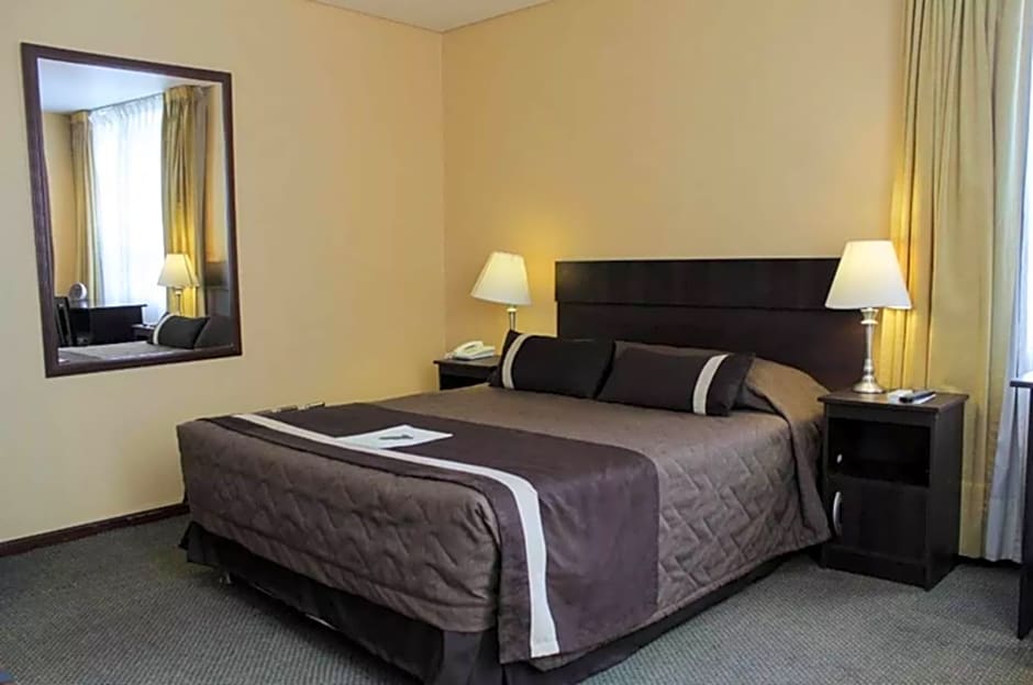 Hotel Alcalá Del Río