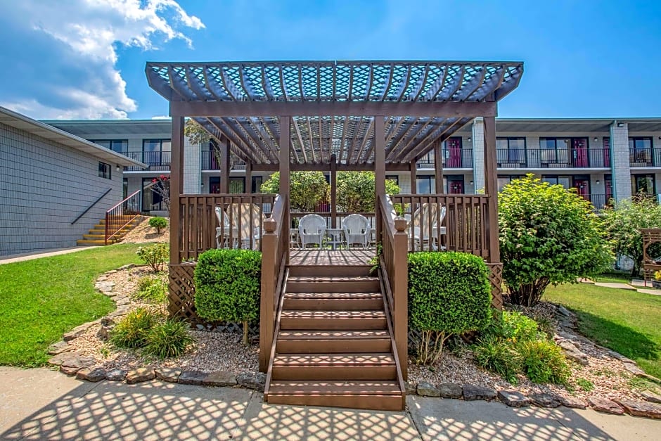 Ramada By Wyndham Branson