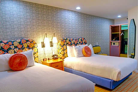 Queen Room with Two Queen Beds and Roll-In Shower - Disability Access/Non-Smoking