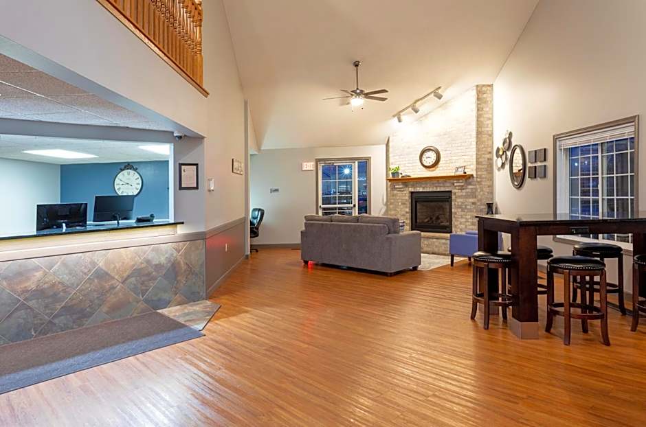 Paynesville Inn & Suites