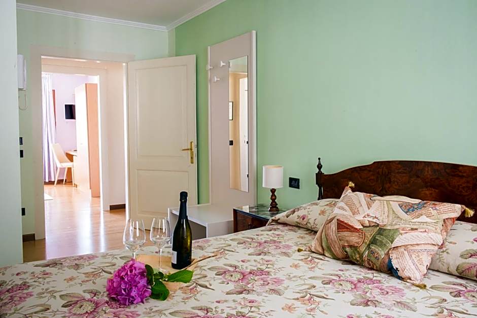Quadruple Room with Shared Bathroom — 9 fotoğraftan 1. fotoğraf