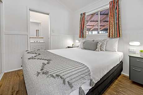 Garden Villa - Queen Bed (2 person)