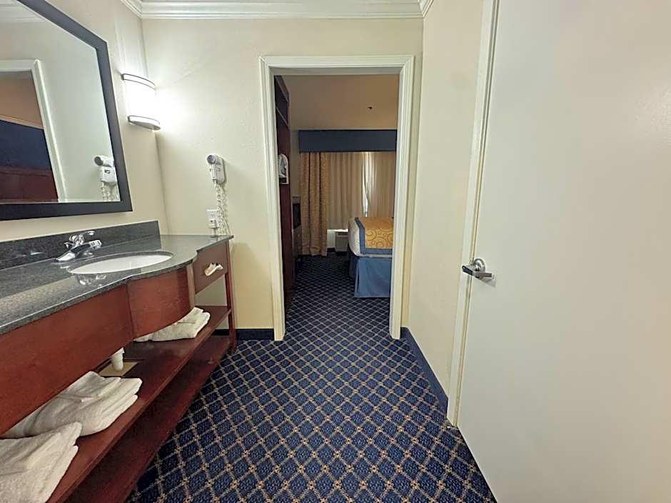 Baymont by Wyndham McComb