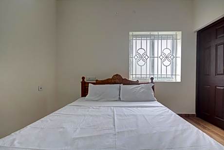 OYO 46100 Sri Angalaparameshwari Cottage