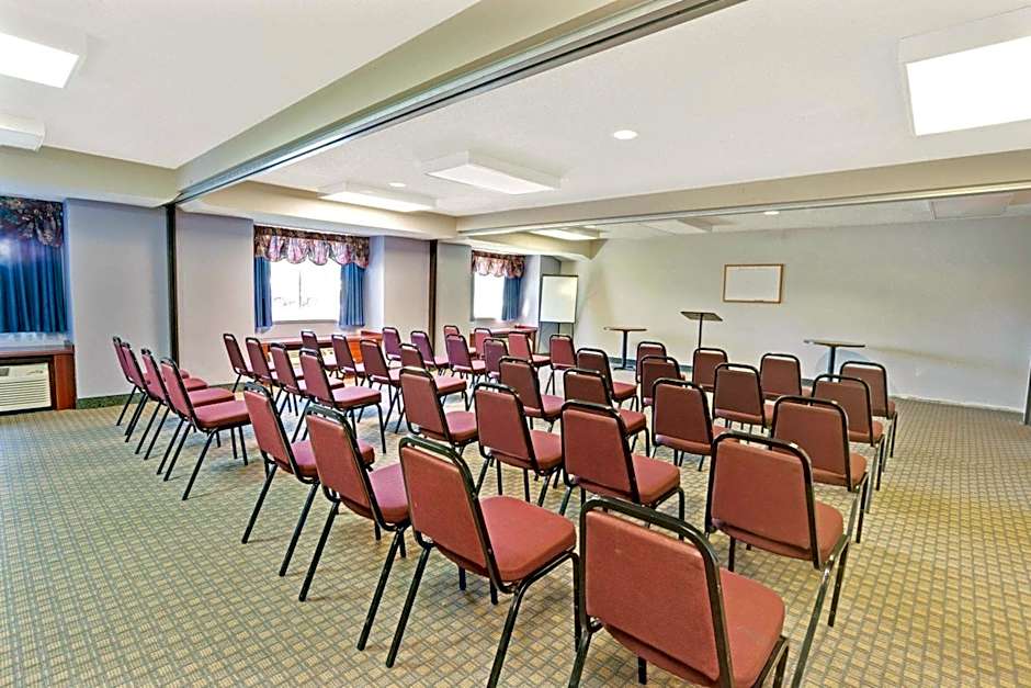 Microtel Inn & Suites By Wyndham Roseville/Detroit Area