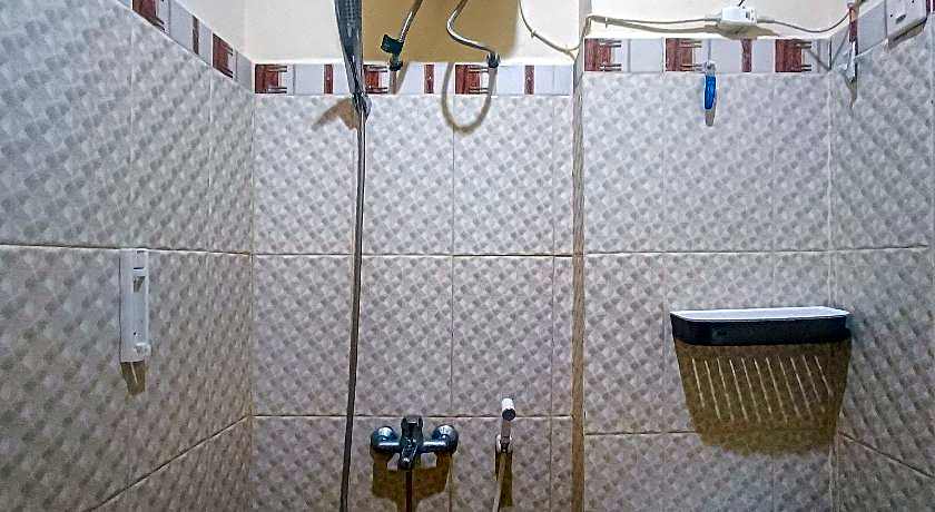 OYO 2848 Senaz Guesthouse