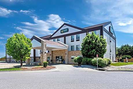 Quality Inn & Suites Manhattan