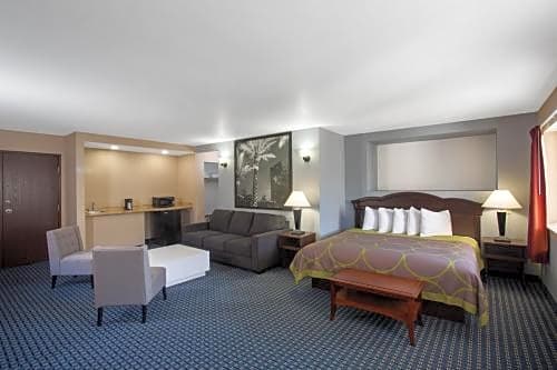 Super 8 by Wyndham Naples