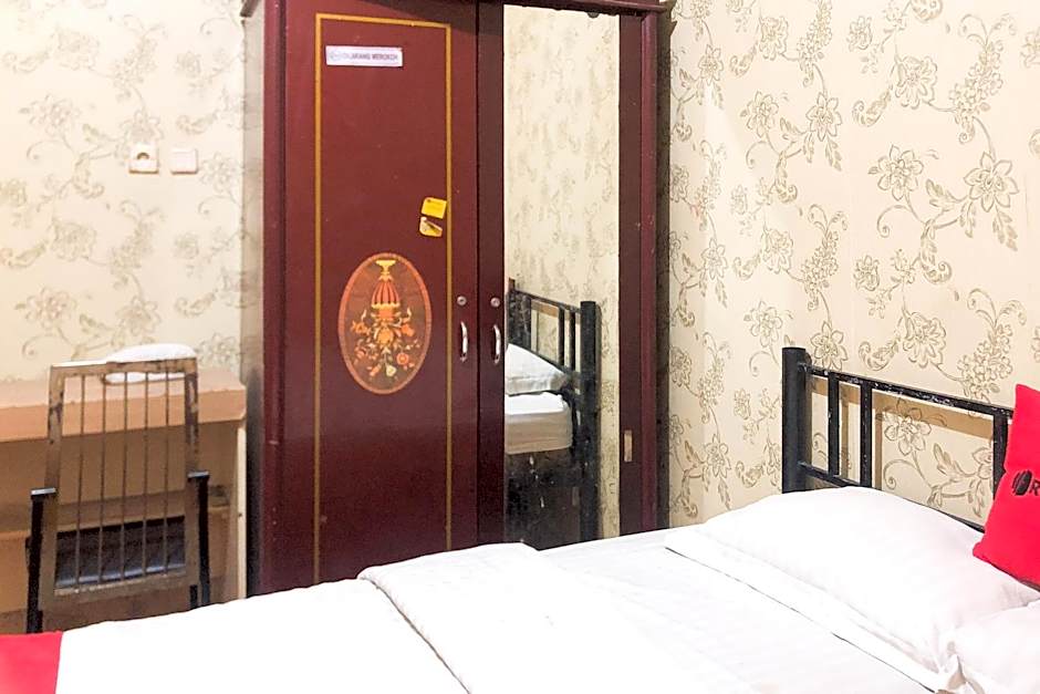 RedDoorz near RS Siloam Karawaci