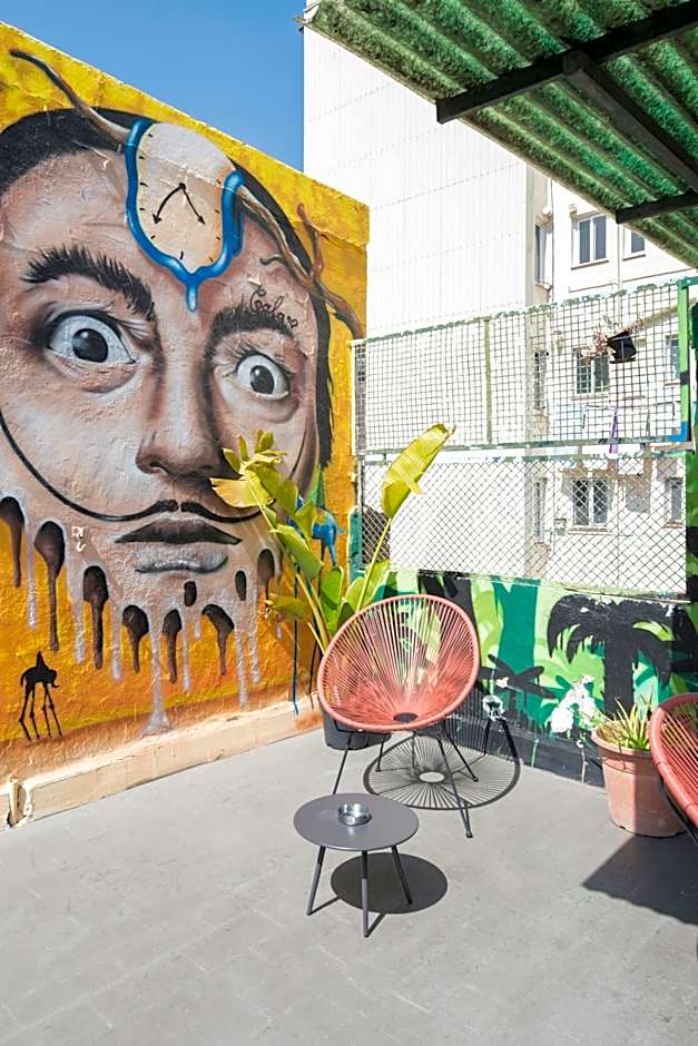 No Limit Hostel Graffiti