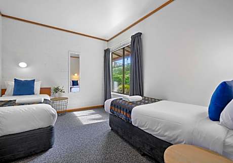 Two-Bedroom Apartment with Sea View