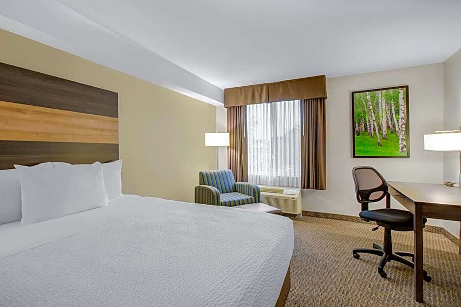 Days Inn & Suites by Wyndham Lindsay