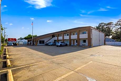 Econo Lodge Little Creek