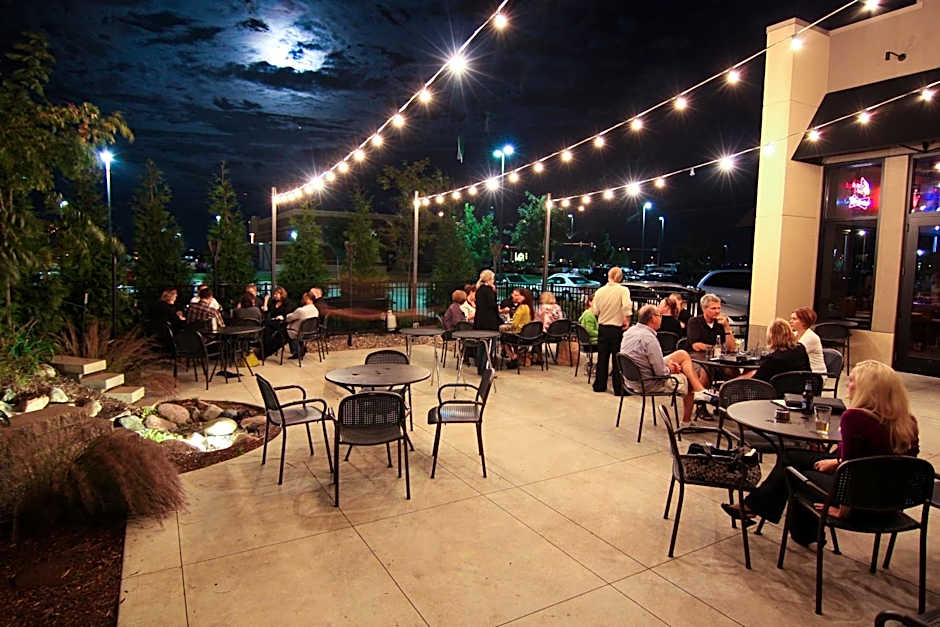 Holiday Inn Hotel & Suites Bloomington Airport By IHG