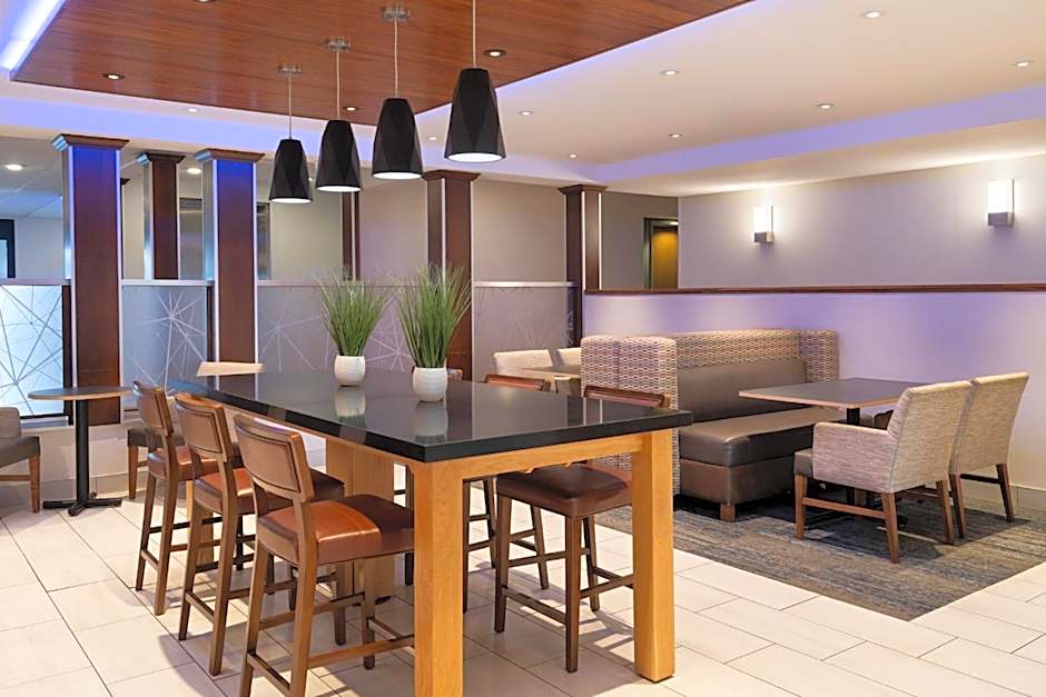 Holiday Inn Express Sheboygan-Kohler / I-43 By IHG