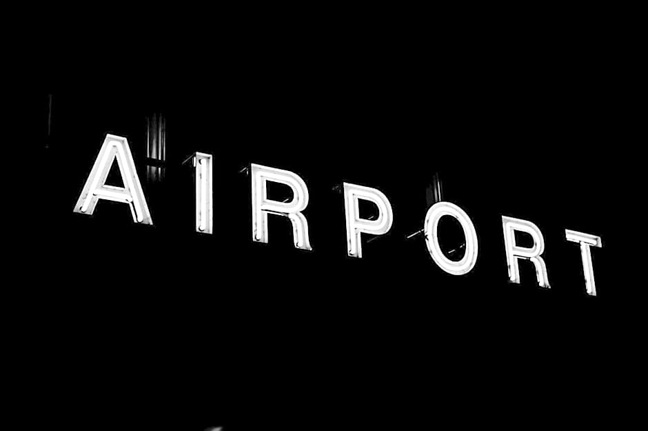 American Inn & Suites Metro Airport