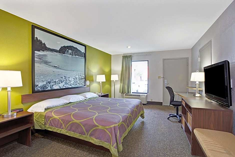 Super 8 by Wyndham Gainesville