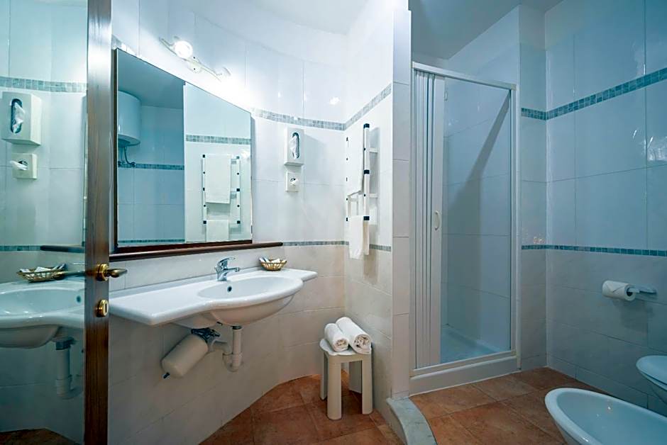 Lola Piccolo Hotel e Appartamenti