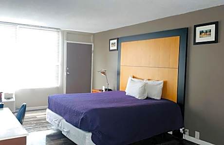 Deluxe King Suite