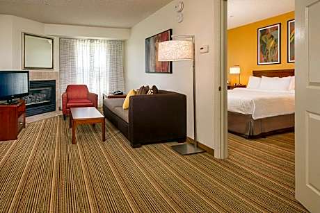 Studio Suite Queen with Tub - Mobility Accessible