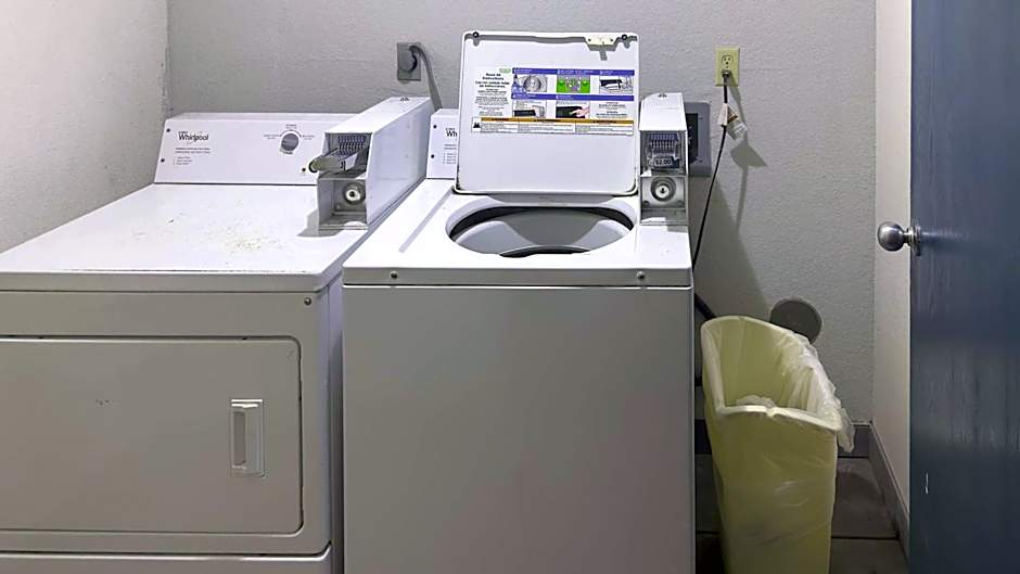 Motel 6-Waterloo, IA