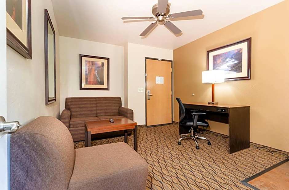 Grand Canyon Hotel & Suites