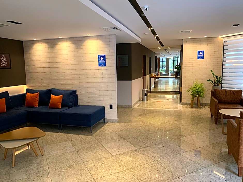 Cosmopolitan Praia Flat