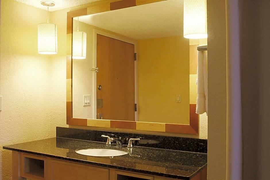 Photo 1 of 5 of Executive 1 King Bed