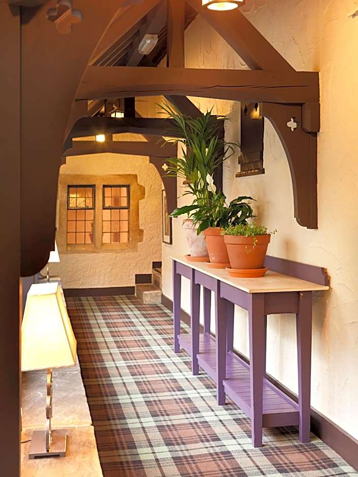 The Bear Of Rodborough Hotel